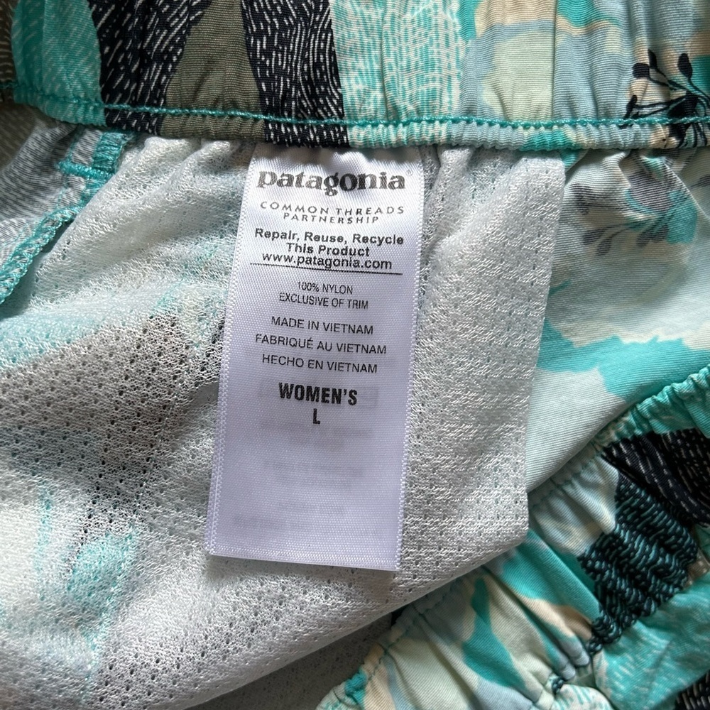 Patagonia Barely Baggies Print Shorts Hibiscus Field Howling Turquoise Large - Picture 4 of 7
